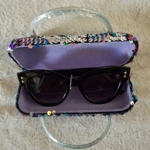 Retro Sunglasses With Sequin Case
